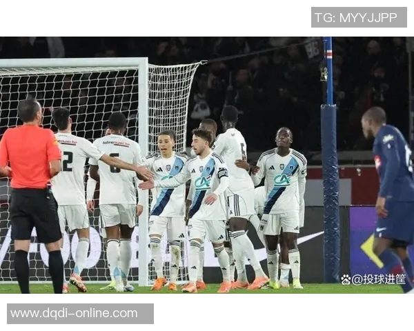 足总杯精彩对决巴黎圣日耳曼大胜里昂全场沸腾瞬间回顾